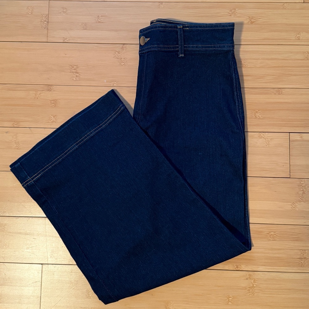 H & M HIGH WAIST CROPPED WIDE LEG JEANS. NWOT